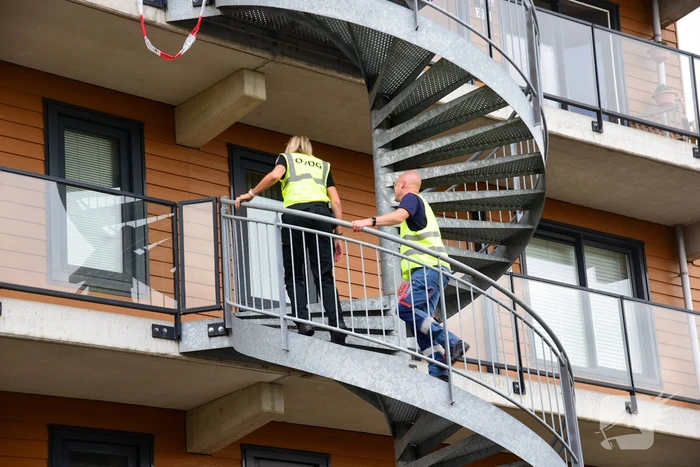 Kogelgat en mogelijke explosie bij woning