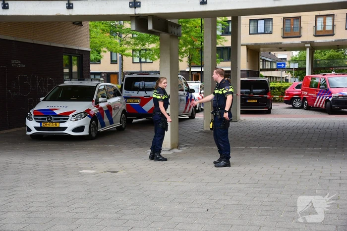 Kogelgat en mogelijke explosie bij woning