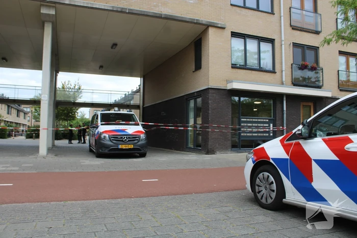 Kogelgat en mogelijke explosie bij woning