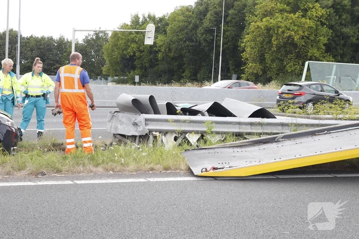 Automobilist botst frontaal op RIMOB