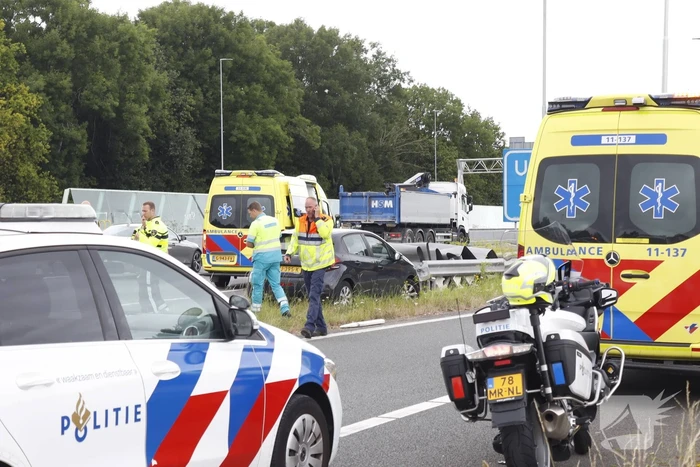 Automobilist botst frontaal op RIMOB