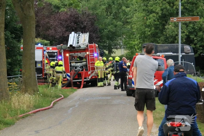 NL-Alert voor uitslaande brand in loods met caravans