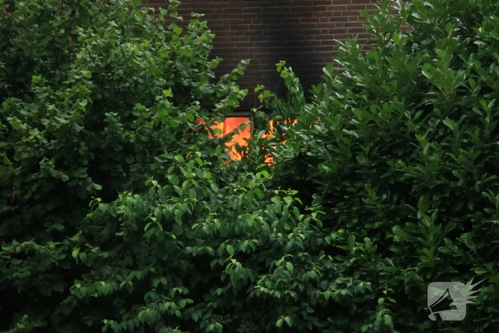 NL-Alert voor uitslaande brand in loods met caravans