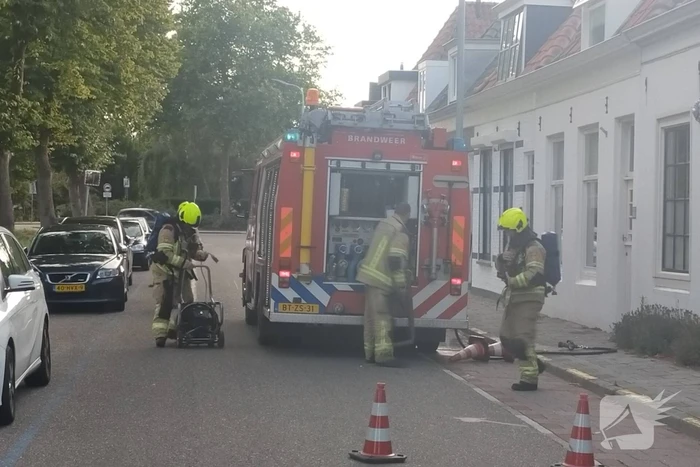Bewoners starten blussing bij keukenbrand