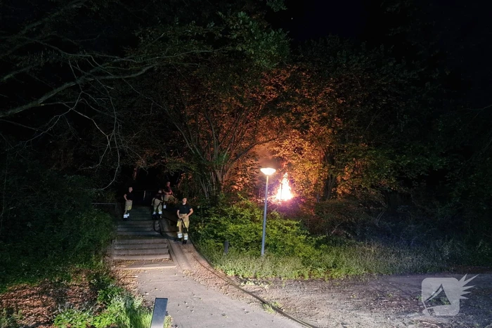 Hooibalen vliegen in brand