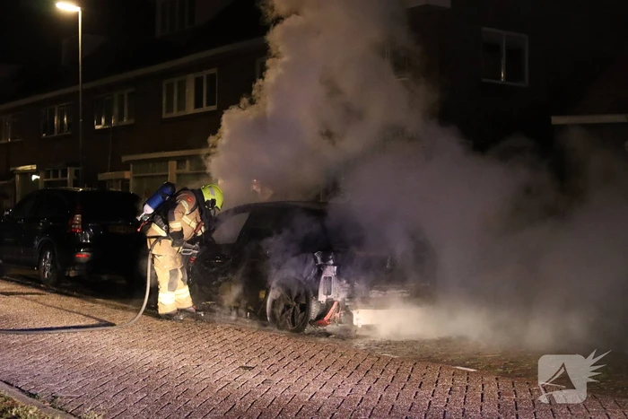 Electrische auto volledig is brand