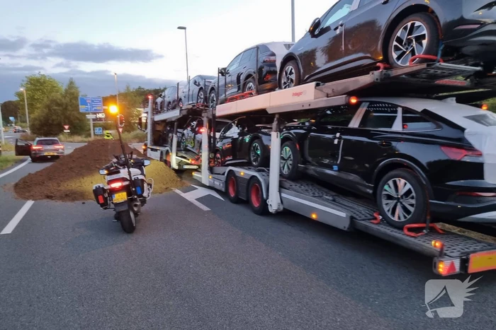 Lange files door dumping op snelwegen
