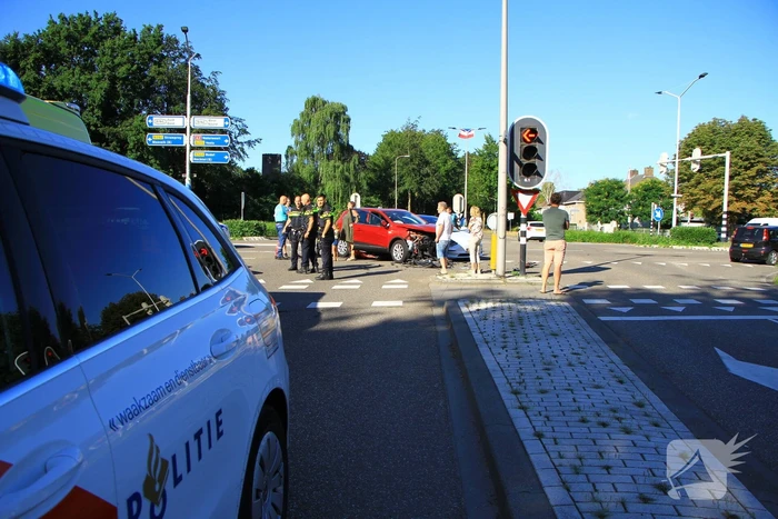 Flinke schade na botsing op kruispunt