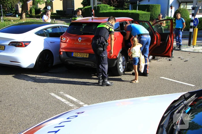 Flinke schade na botsing op kruispunt