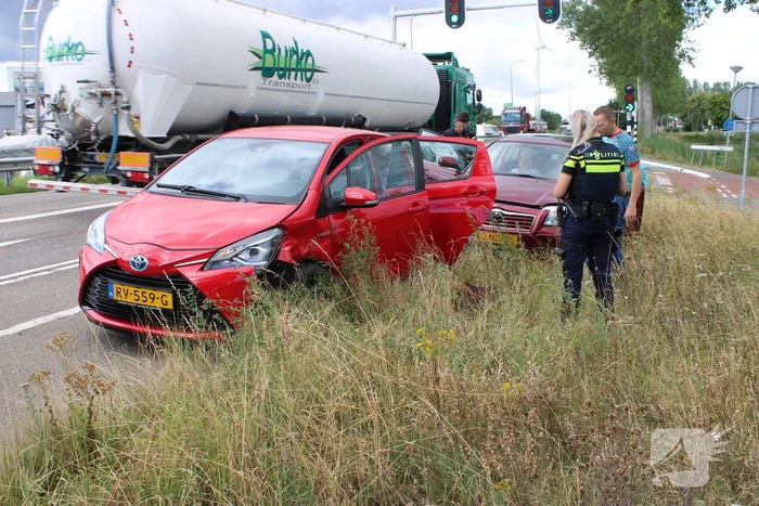 Twee auto's op elkaar gebotst