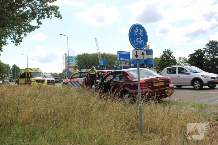 Twee auto's op elkaar gebotst