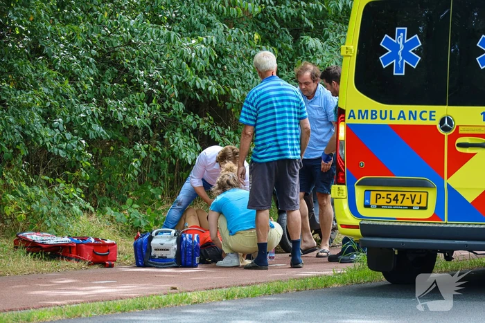 Scooterrijdster gewond na val op het fietspad