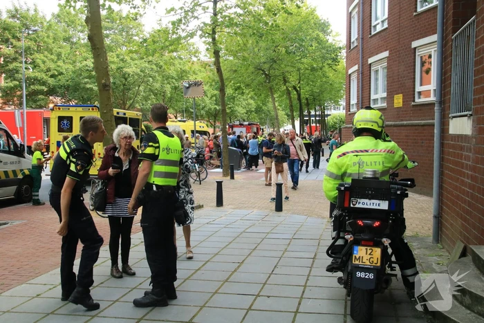 Enorme rookwolken bij brand in appartement