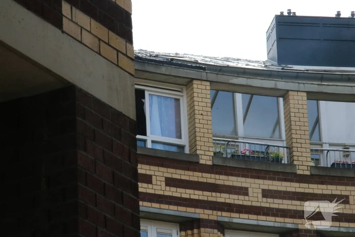 Enorme rookwolken bij brand in appartement