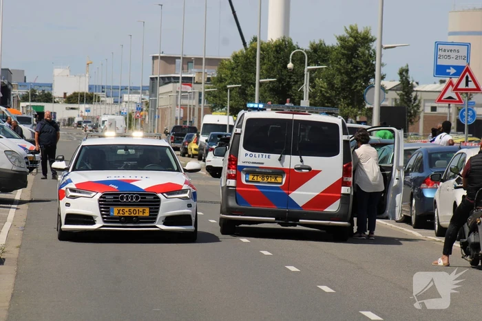 Automobilist rijdt in op voetganger