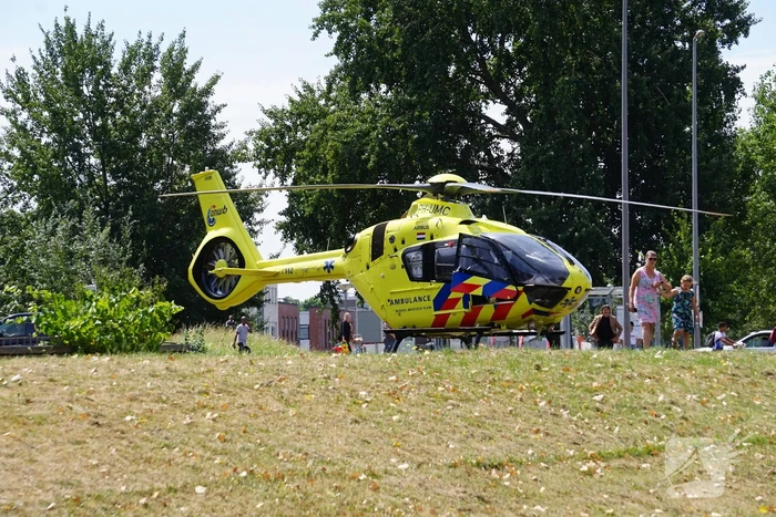 Automobilist rijdt in op voetganger