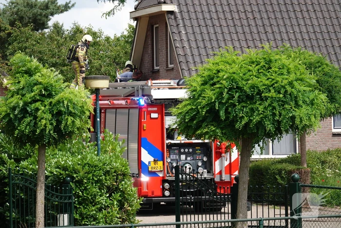 Dak van woning in brand door klussen