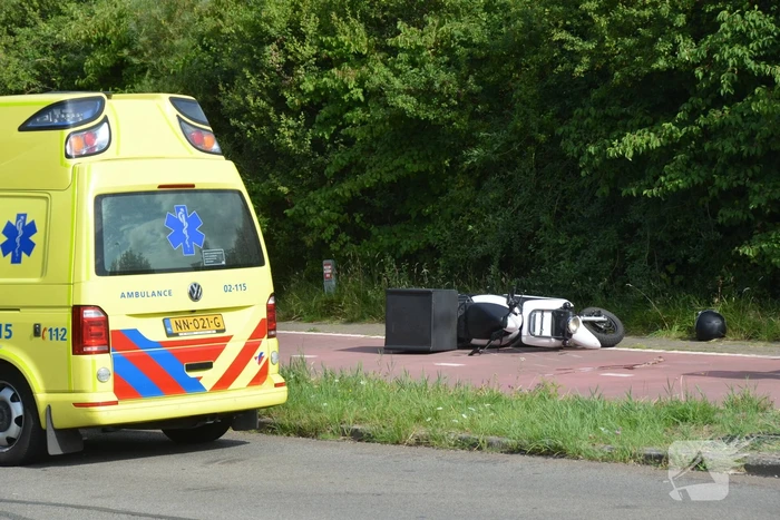 Scooterrijders in botsing op fietspad