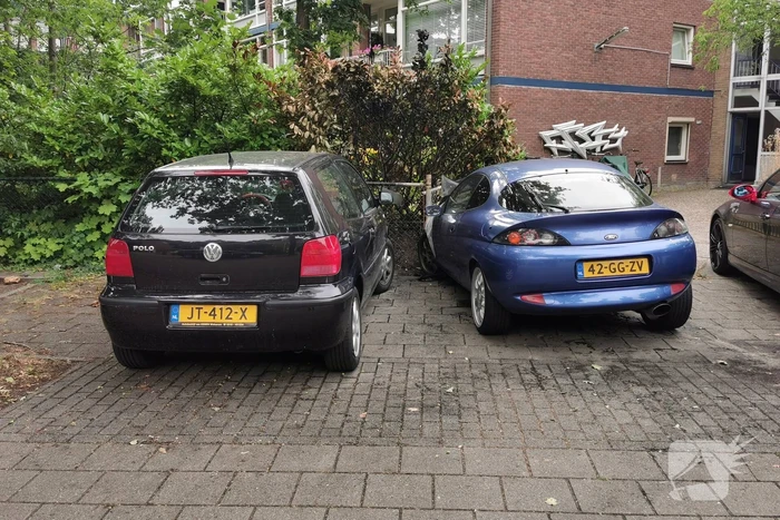 Auto zwaar beschadigd vanwege brand