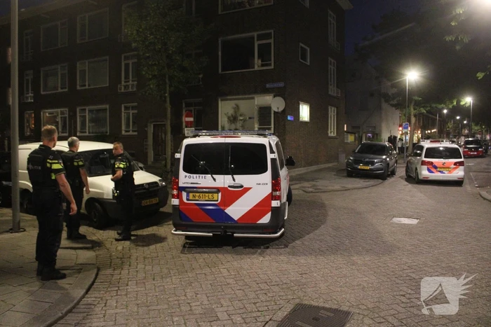 Politie omsingeld pand na melding schietpartij