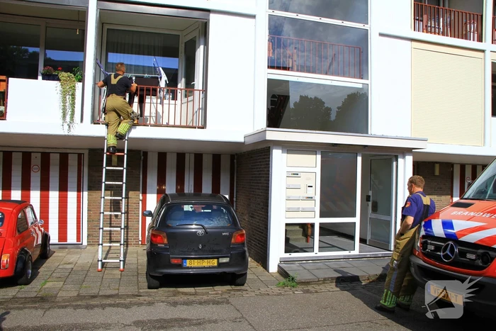 Brandweer doet onderzoek naar vreemde lucht
