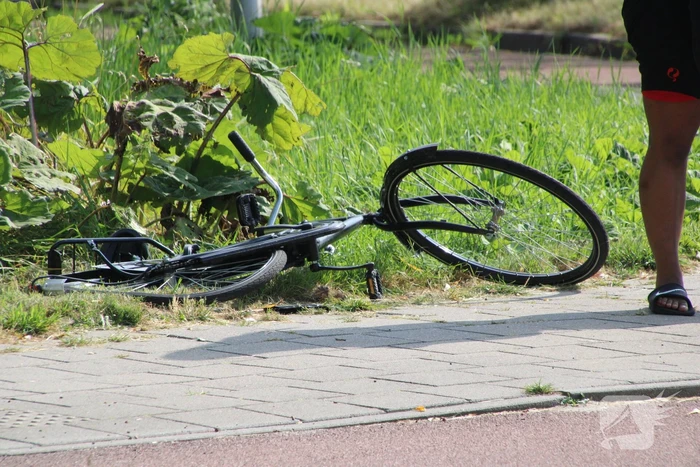 Fietser aangereden door bestelbus