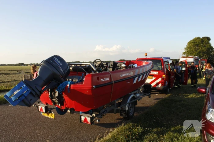Brandweer redt vastzittende meerkoet
