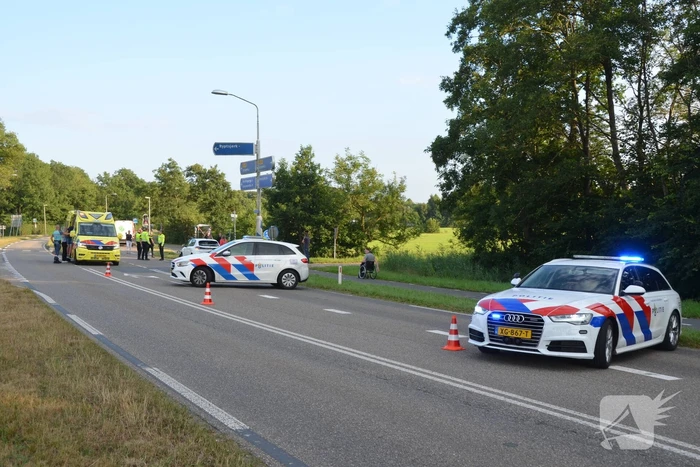 Fietser en bestelbus in botsing