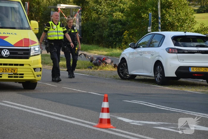 Fietser en bestelbus in botsing