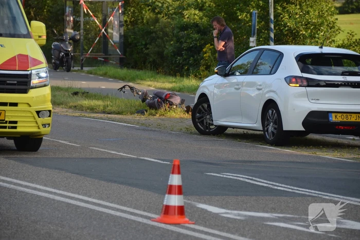 Fietser en bestelbus in botsing