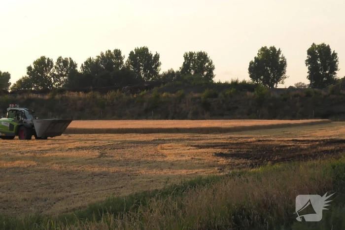 Brand op stoppelveld snel onder controle