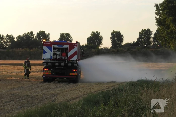 Brand op stoppelveld snel onder controle