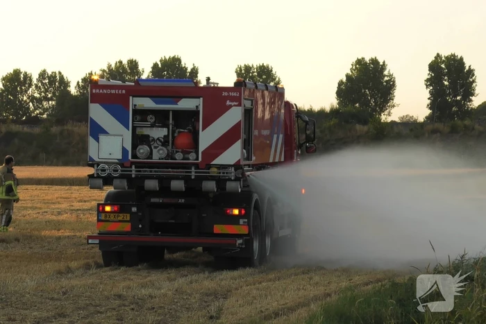 Brand op stoppelveld snel onder controle
