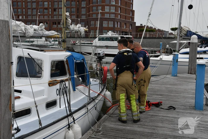 Brandweer inzet na zink gevaar schip