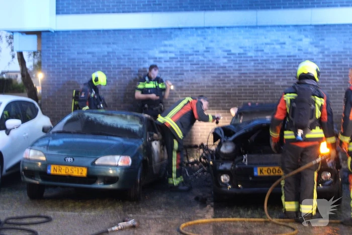 Flatgebouw loopt schade op bij autobrand