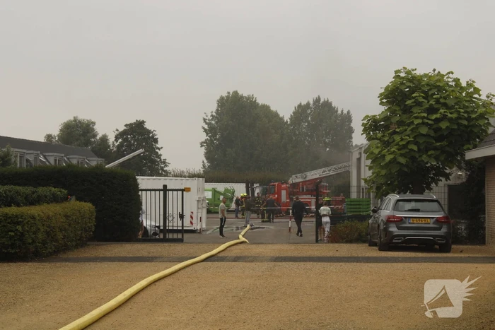 Veel rook bij brand in loods