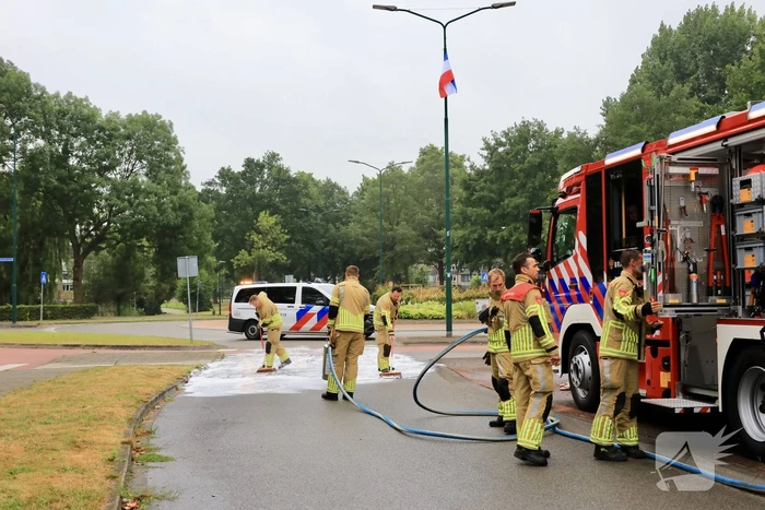 Motorrijder gaat met motor van overleden vriend onderuit op spekgladde wegdek tijdens toertocht