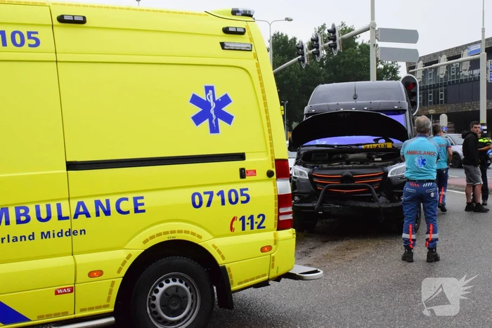 Veel schade bij kop-staart botsing op kruising