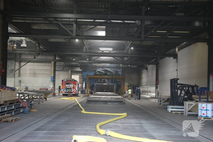 Brand in loods snel onder controle