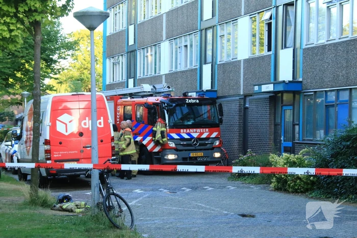 Uitslaande woningbrand in flatgebouw