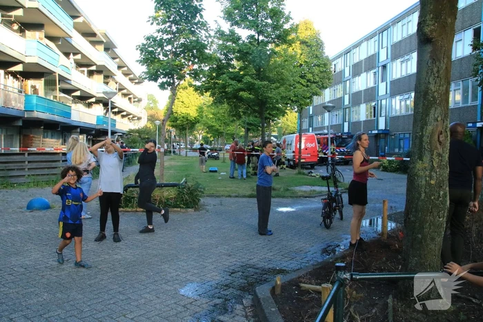 Uitslaande woningbrand in flatgebouw