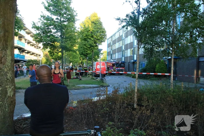 Uitslaande woningbrand in flatgebouw