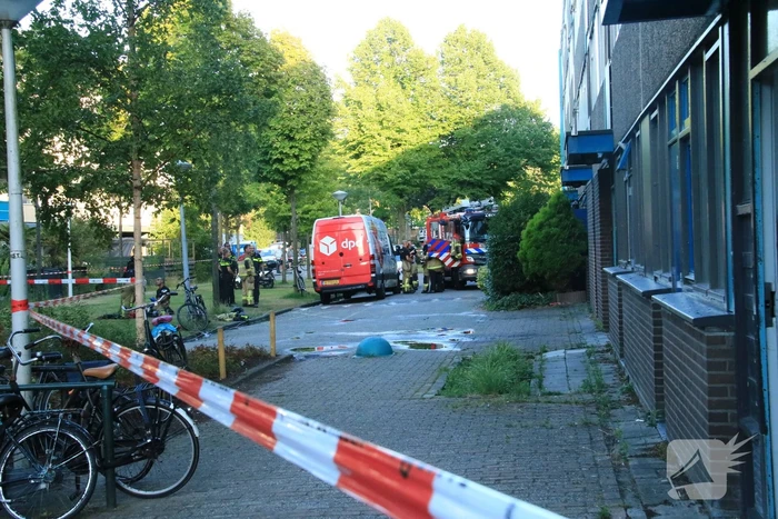 Uitslaande woningbrand in flatgebouw