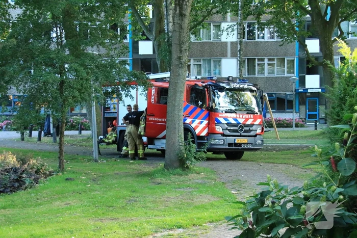 Uitslaande woningbrand in flatgebouw