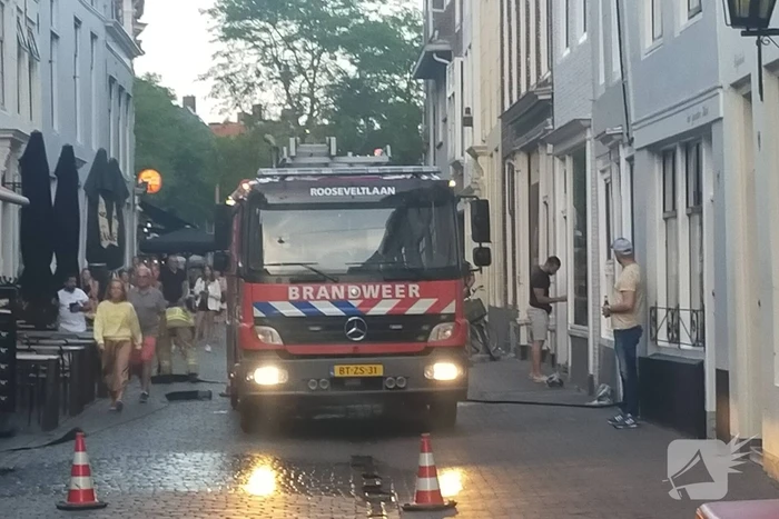 Brand in bosschage bij stadswoning