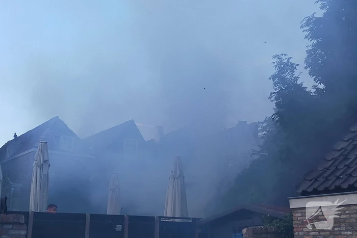 Brand in bosschage bij stadswoning