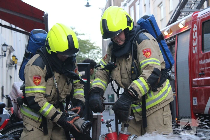 Brand in bosschage bij stadswoning