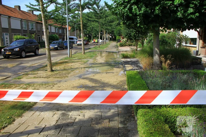 Gesprongen waterleiding zorgt voor waterballet