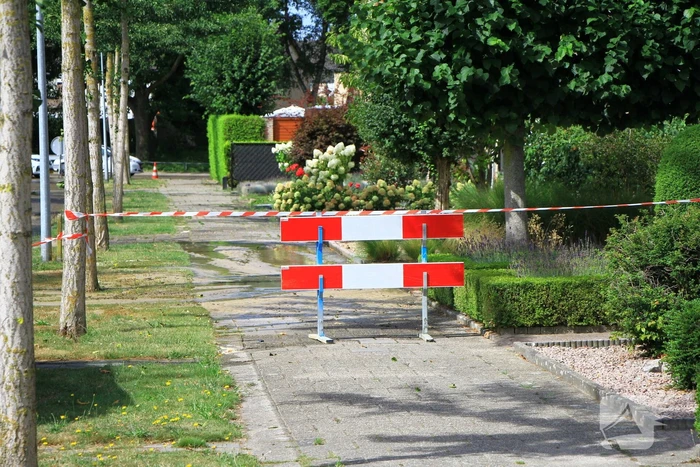 Gesprongen waterleiding zorgt voor waterballet