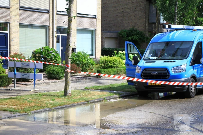 Gesprongen waterleiding zorgt voor waterballet